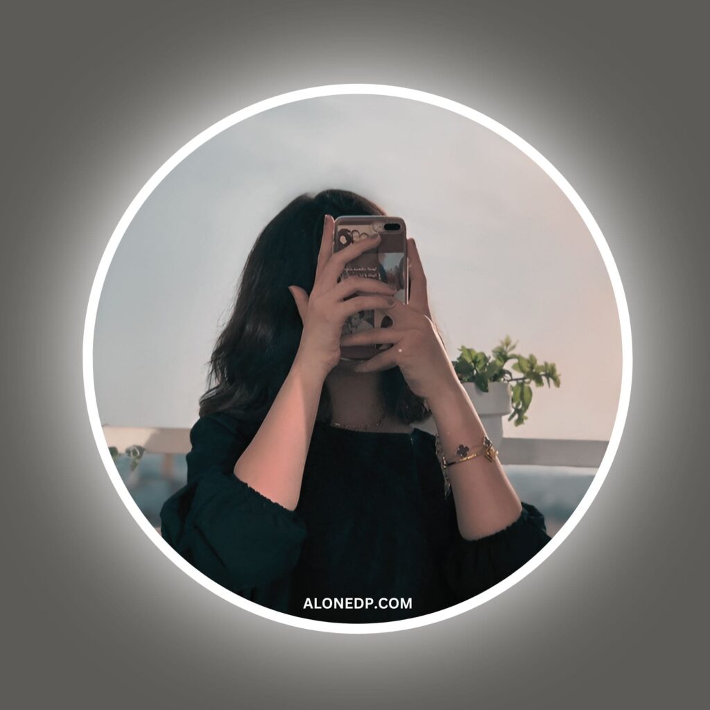 200+ Instagram Hidden Face Pose | Hide Face Girl Dp-nextbuild.com.vn
