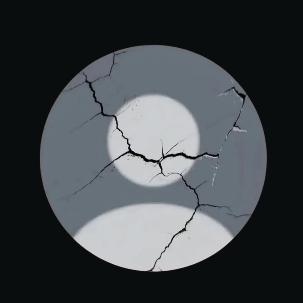 Icon Broken DP WhatsApp Pics